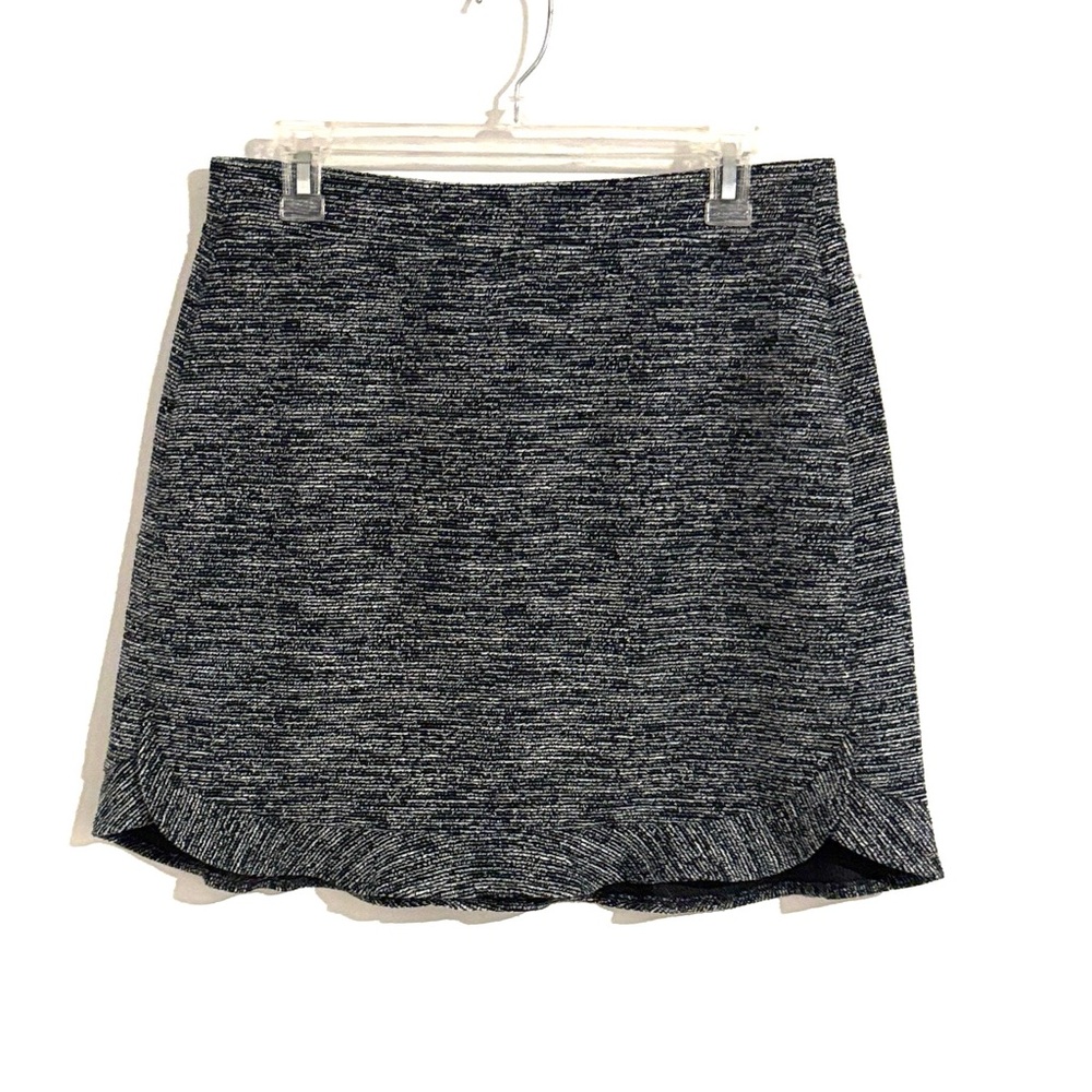 🌺LOFT Size M Elegant Black Twee
Ruffle Hem Mini Skirt